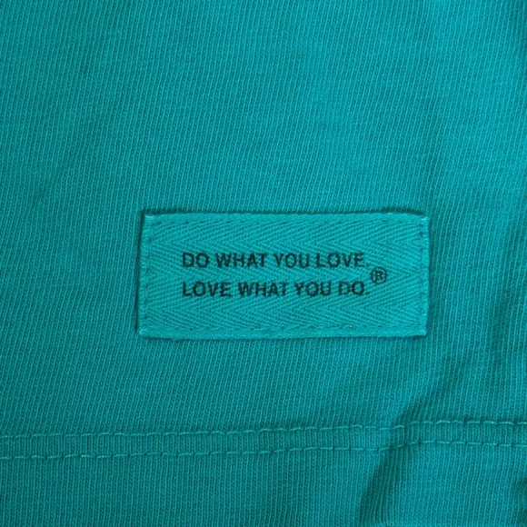 Life Is Good short sleeved, Turquoise Tee with Dog Design - Picture 3 of 5